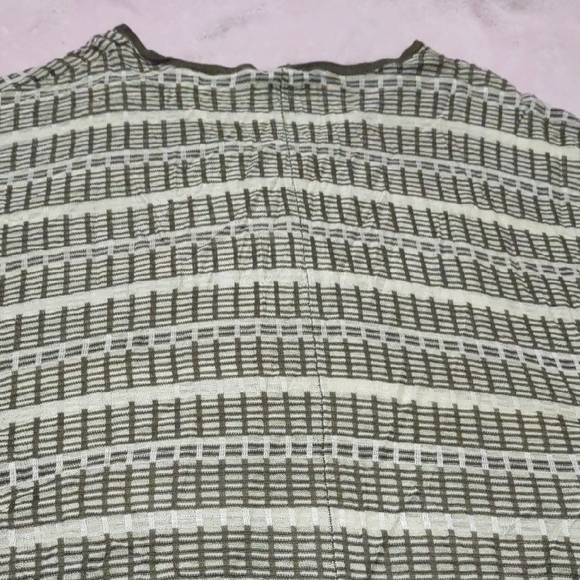 NWOT Jones New York Green and Cream Striped Cape/Poncho - Picture 4 of 5